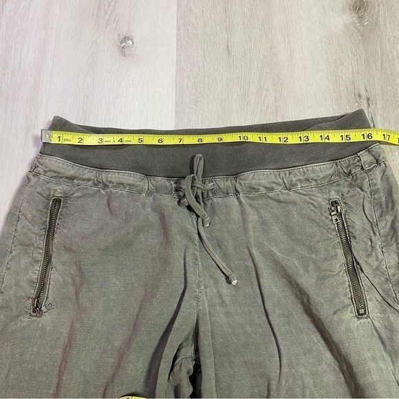Bella Dahl Washed Army Green Zip Pocket Jogger, Size Medium - Picture 6 of 10